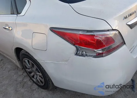 2015 Nissan Altima 2.5 S из США, поврежденный, VIN 1N4AL3AP9FC176891